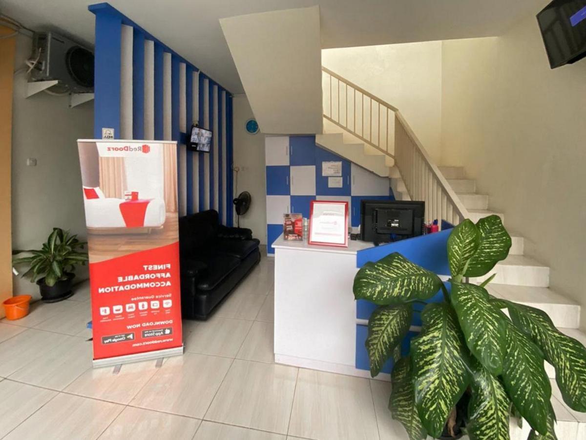 Hotel Reddoorz Syariah @ Pahlawan Sidoarjo Esterno foto