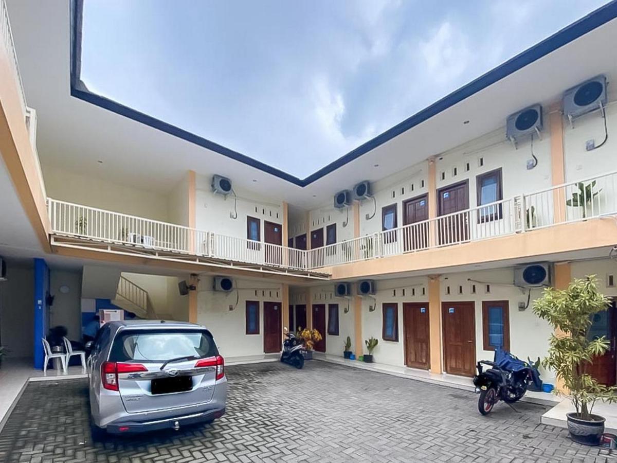 Hotel Reddoorz Syariah @ Pahlawan Sidoarjo Esterno foto