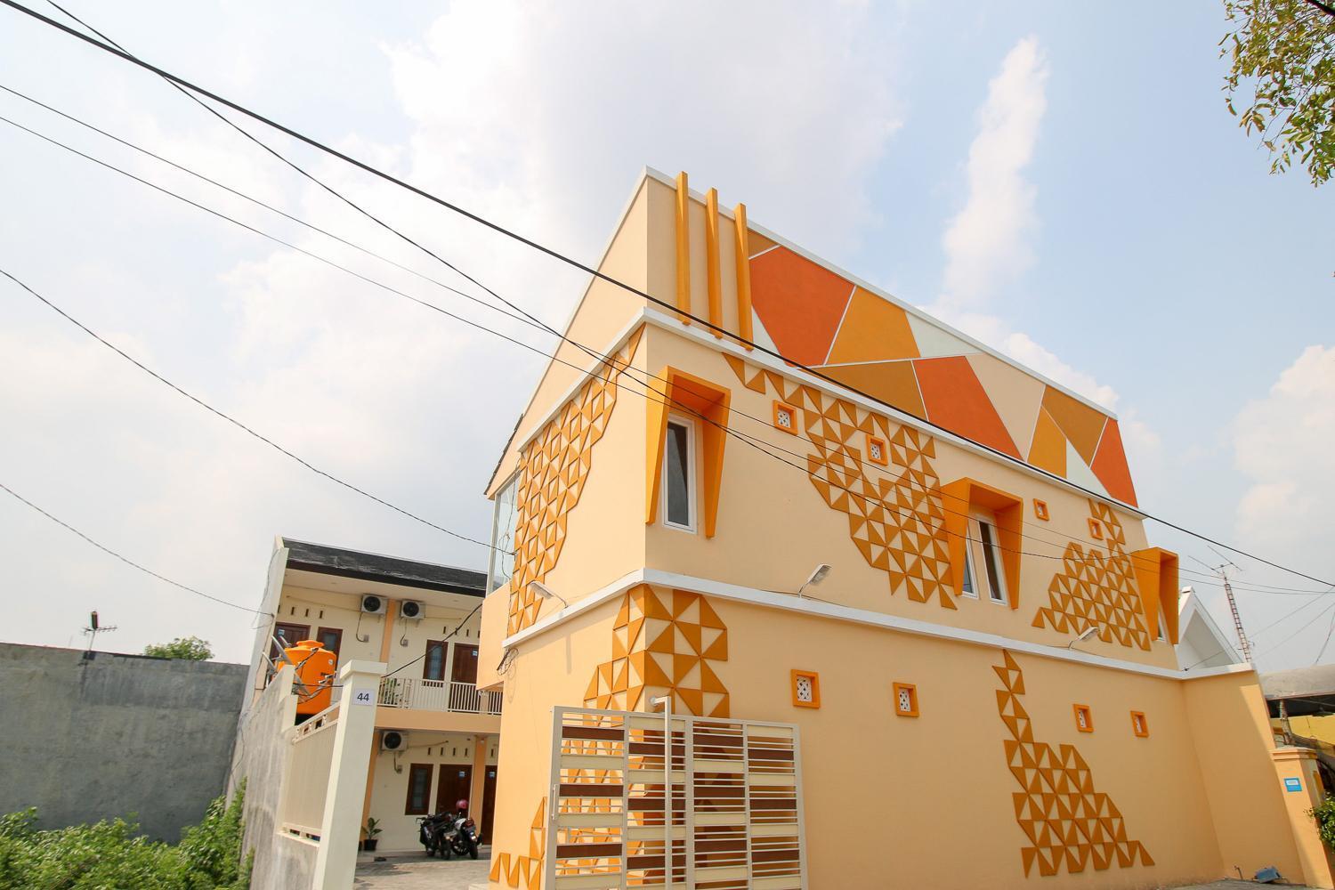 Hotel Reddoorz Syariah @ Pahlawan Sidoarjo Esterno foto